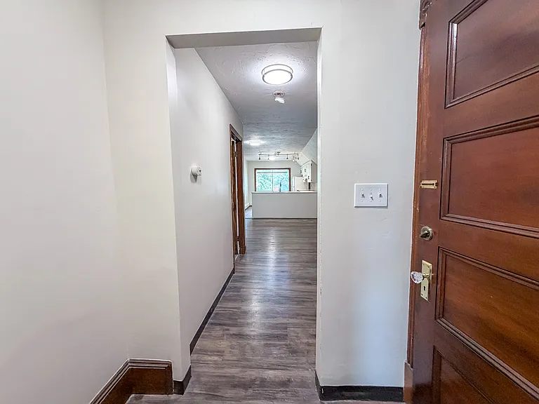 32 Clarendon St #C — Photo 12