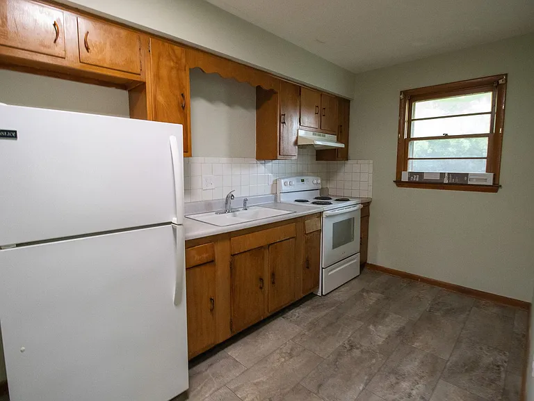 3201 Martha Dr — Photo 2