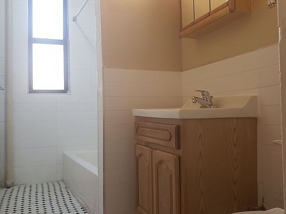 5th image of 195 Bennett Ave APT 4C
