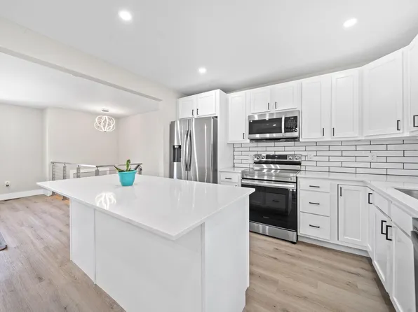 299 Lombard Rd, Columbus, OH 43228