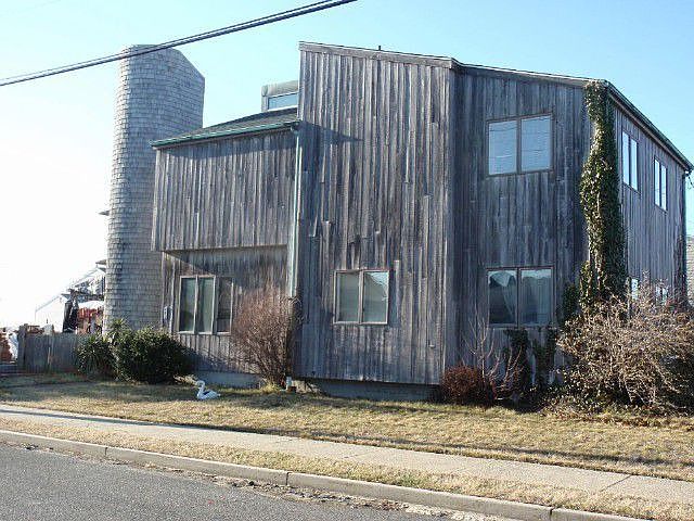 2nd image of 601 N Harvard Ave