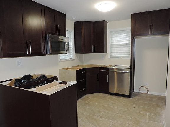3rd image of 2118 Keeney St