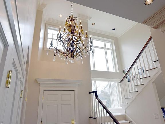 5th image of 334 Hunters Hollow Dr SE