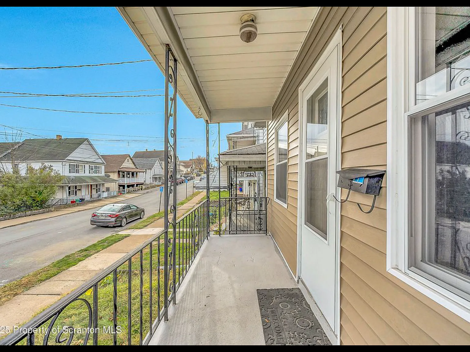 3 bed, 1274 sqft, $1,750 — Photo 3