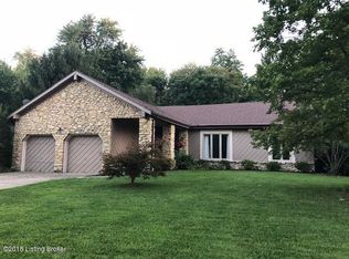 804 Glenbarr Pl, Douglass Hills, KY 40243