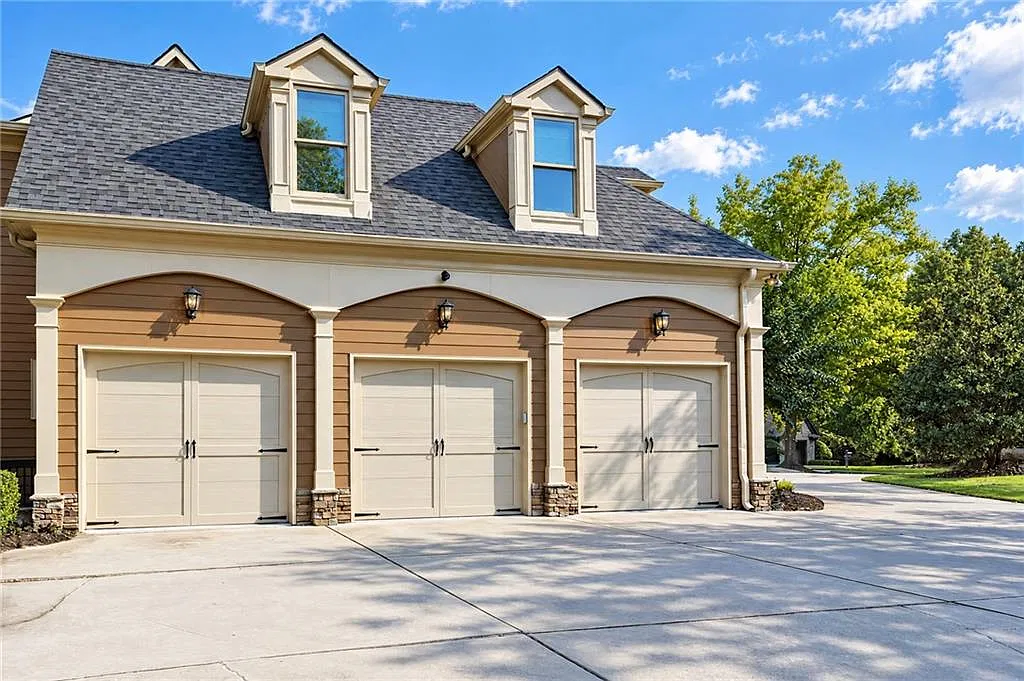 7 bed, 7.5 bath, 8592 sqft, $11,000 — Photo 4
