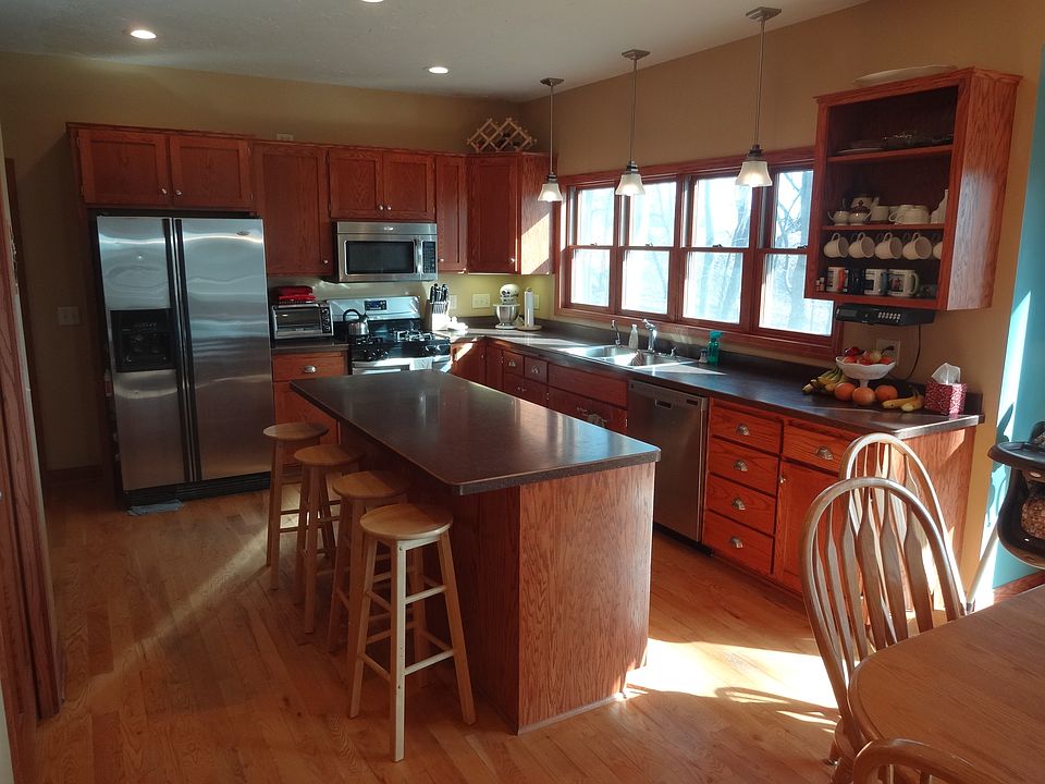 Expansive Kitchen