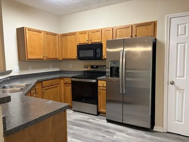 3 bed, 2.5 bath, 1540 sqft, $1,900 — Photo 4