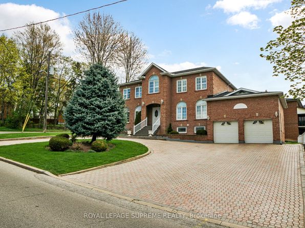 10 Freeman Rd #W04, Toronto, ON M6M 4E6