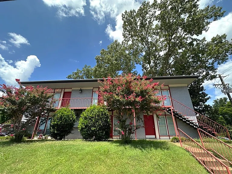 33 N Rembert — Photo 9