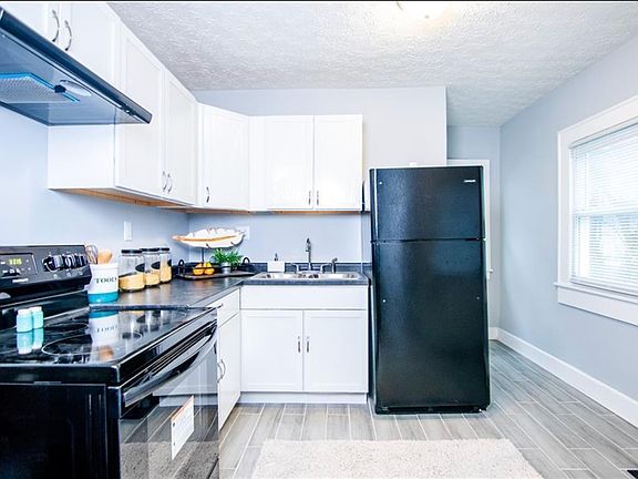 5th image of 1815 E Riverside Dr