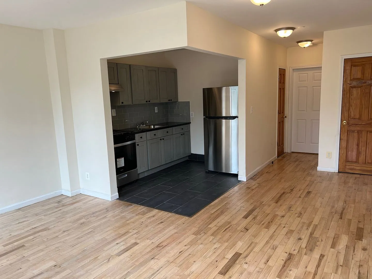 1256 Clay Ave — Photo 2
