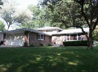 9415 McKinley St, Crown Point, IN 46307