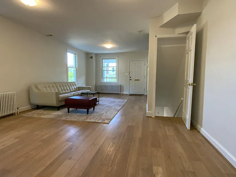 1772 E St NE — Photo 5