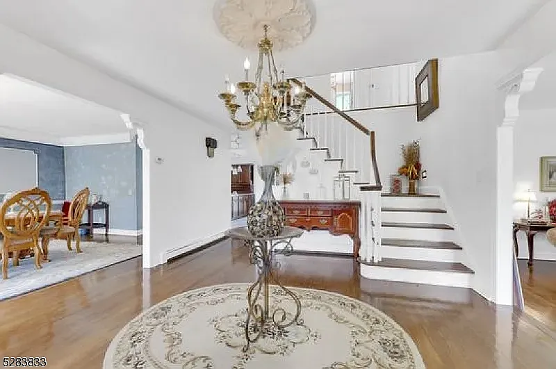 5 bed, 4900 sqft, $6,000 — Photo 4