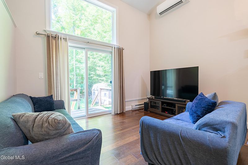 5th image of 150 Thimbleberry Road