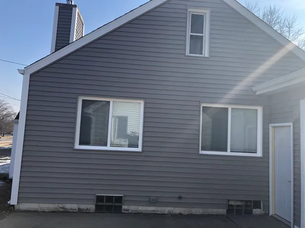 605 E 9th St, Lockport, IL 60441