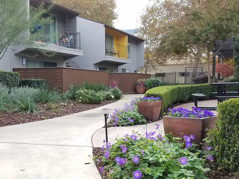 815 E St — Photo 8