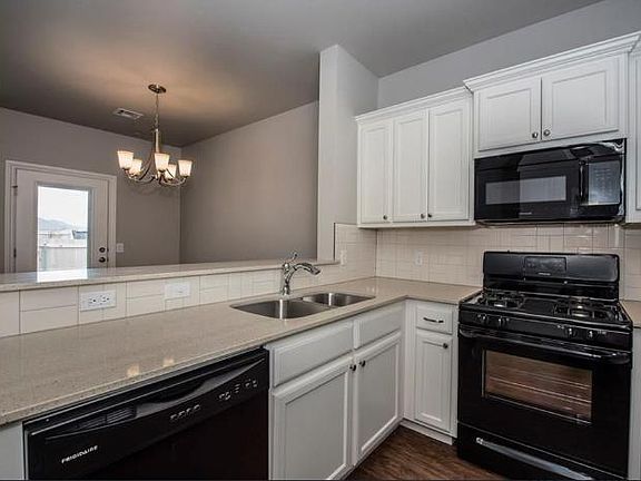 Kitchen with quartz counter top