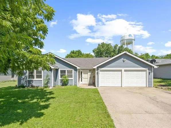 1181 S Delaware Dr, Tonganoxie, KS 66086
