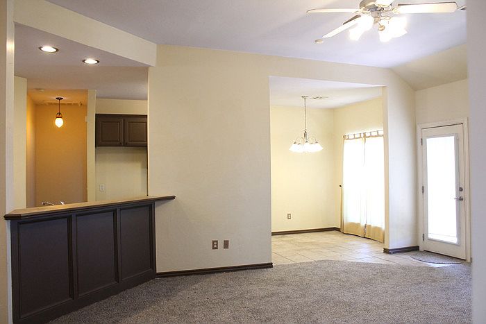 2nd image of 1004 SW 45th St