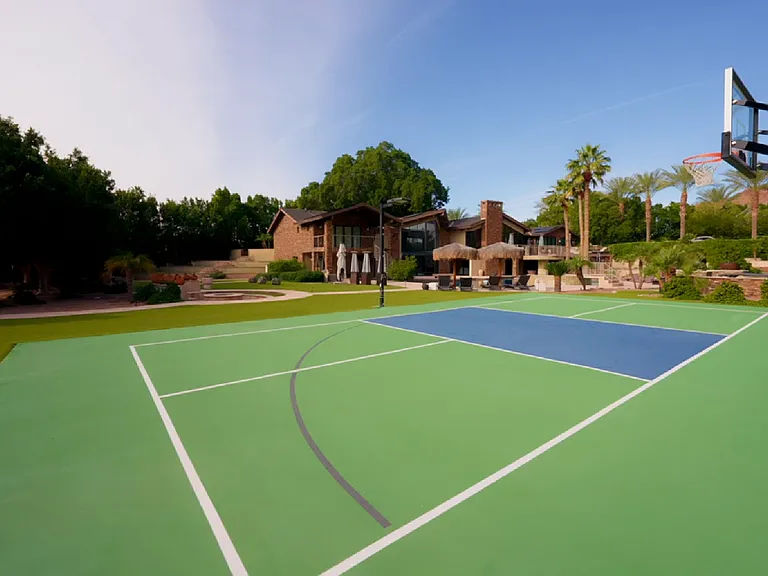 5040 N Arcadia Dr — Photo 1