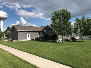 1127 NE 9th St, Madison, SD 57042