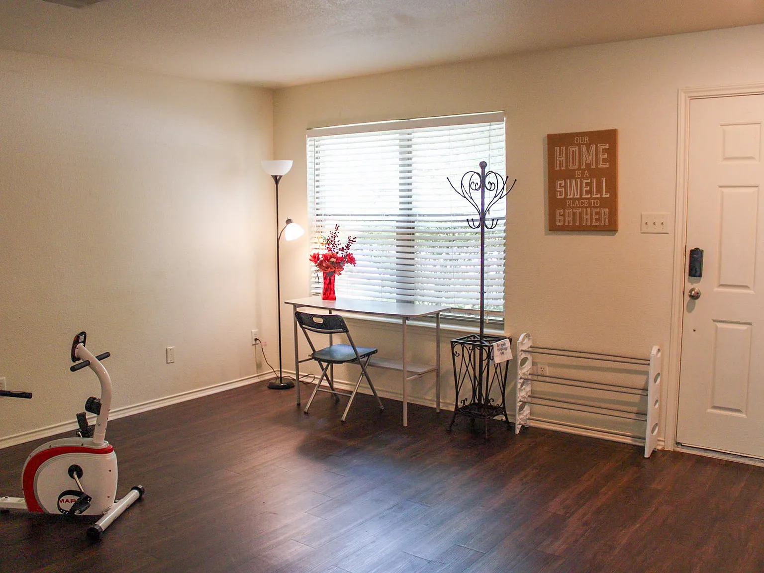 4 bed, 2.5 bath, 3071 sqft, $2,600 — Photo 3