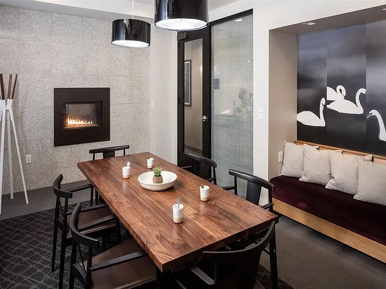 Foundry Lake Street — Photo 13