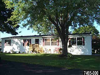 5th image of 143 Crestwood Dr