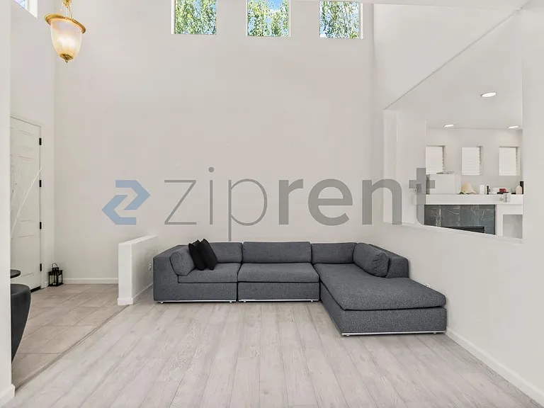 5215 Manderston Dr — Photo 6