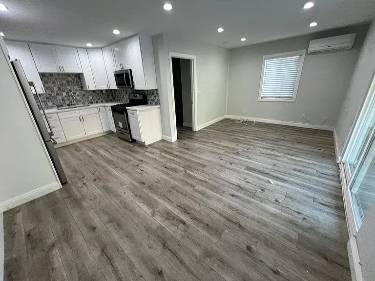 806-806 N Record Ave — Photo 9