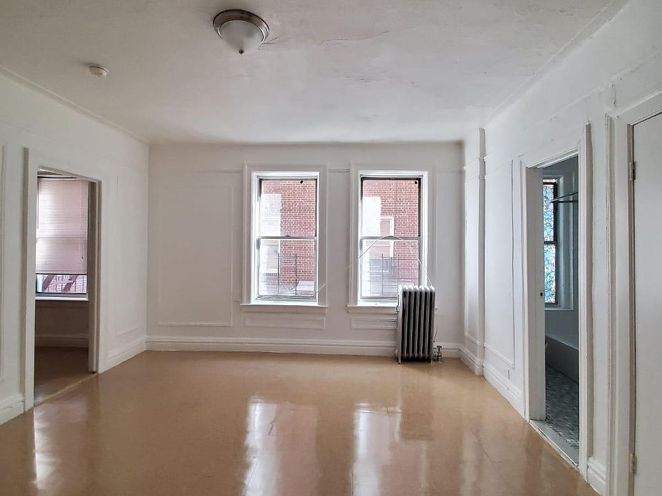2nd image of 3595 Bainbridge Ave #3