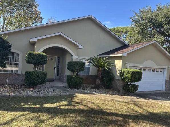 1933 Sparrow Ln, Navarre, FL 32566