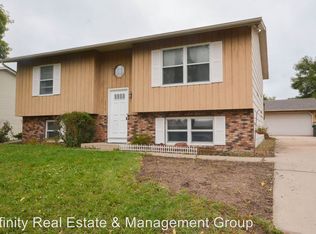 3212 E River Rd NE, Rochester, MN 55906