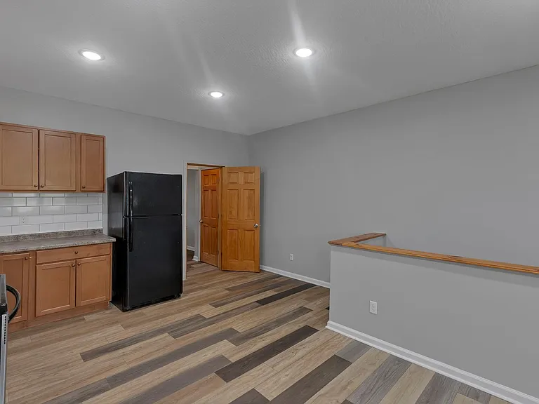 2023 - 2025 Sullivant Ave — Photo 12