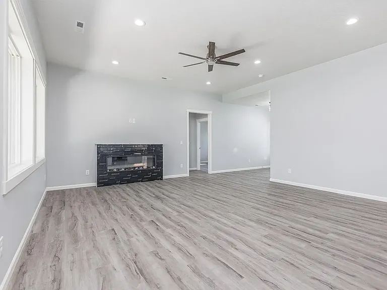 1107 Brown St — Photo 14