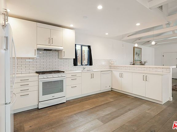 4th image of 754 Washington Blvd