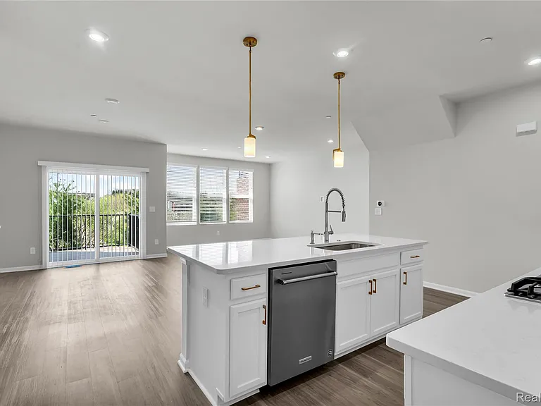 313 Strawberry Dr #5 — Photo 10