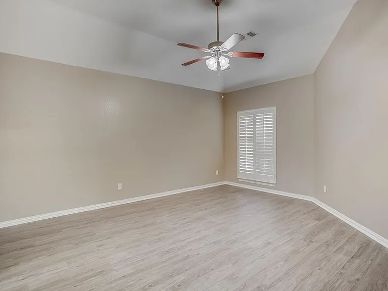 4513 Rock Creek Ln — Photo 13