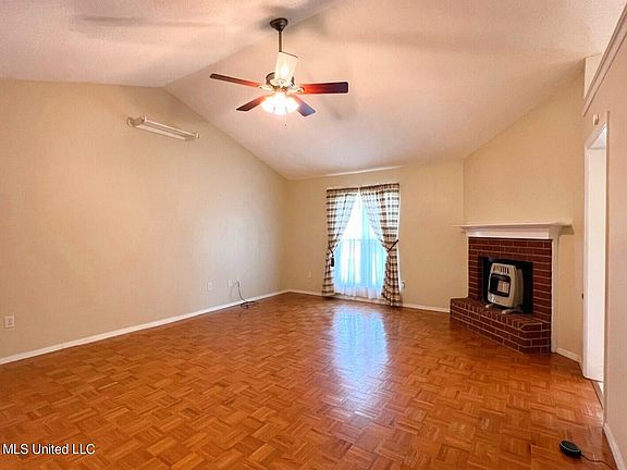 3rd image of 4123 Meadow Creek Dr