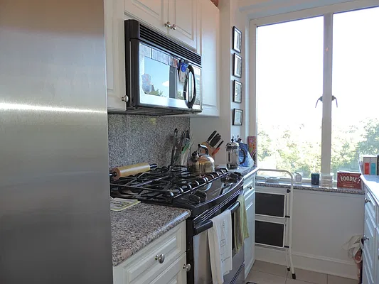 Rented by essential NEW YORK Real Estate | media 17