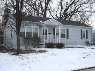 2121 Oak St, Bettendorf, IA 52722