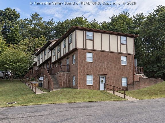 2nd image of 510 Baker St