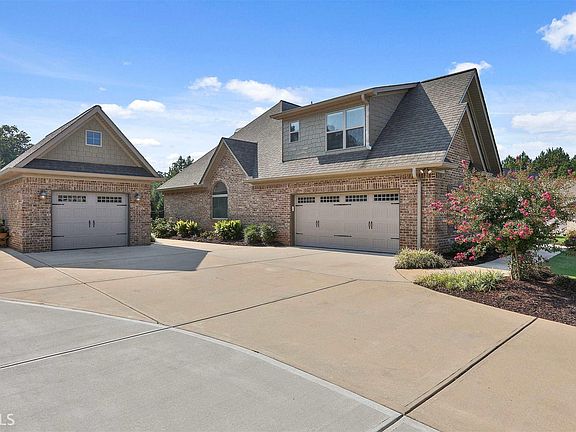3rd image of 216 Dupont Ct