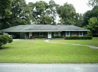 107 Lake Dr, Springfield, GA 31329