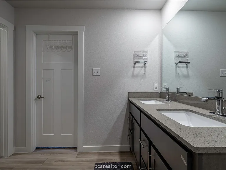 956 Lady Bird Ln — Photo 25