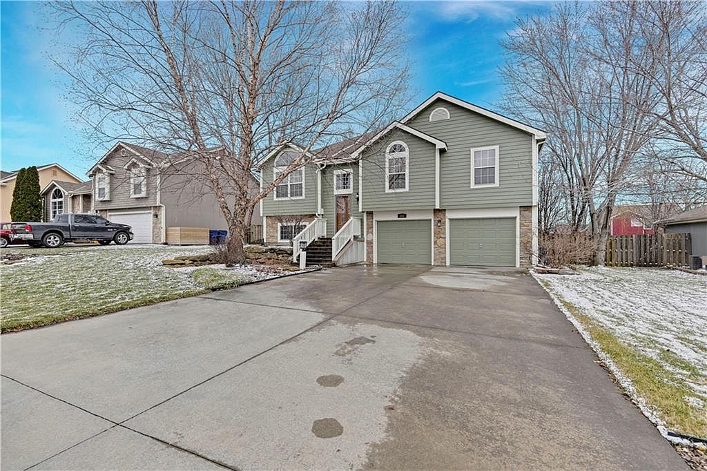 311 W 26th St, Eudora, KS 66025 Zillow