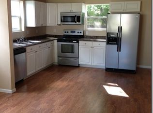 591 8th St NW, Minot, ND 58703