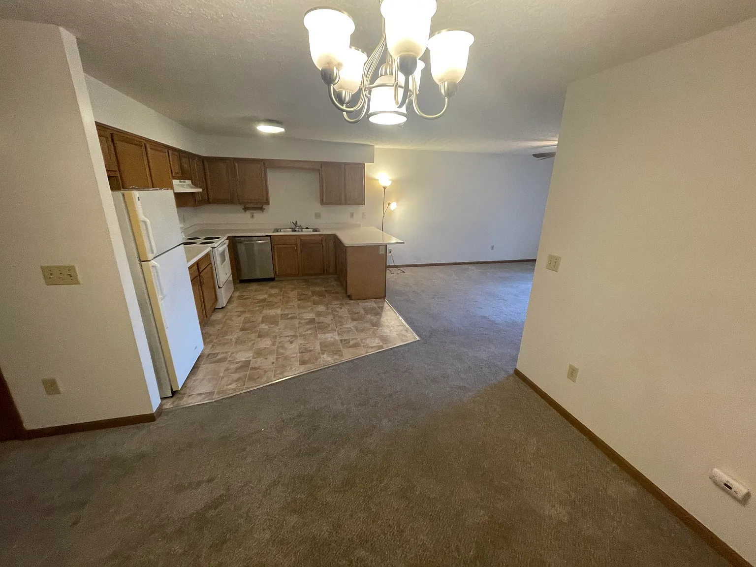 3 bed, 1.5 bath, 1200 sqft, $2,000 — Photo 4